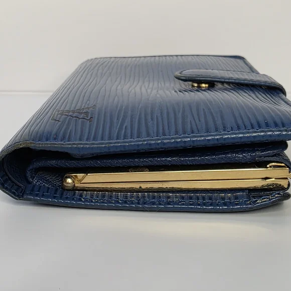 Louis Vuitton Epi Kisslock Wallet - Picture 3 of 9